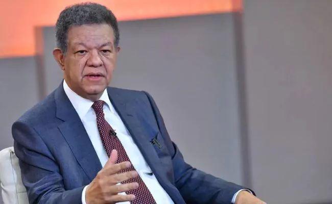 “El dólar anda sin freno, y las reservas disminuyen”, asegura Leonel Fernández